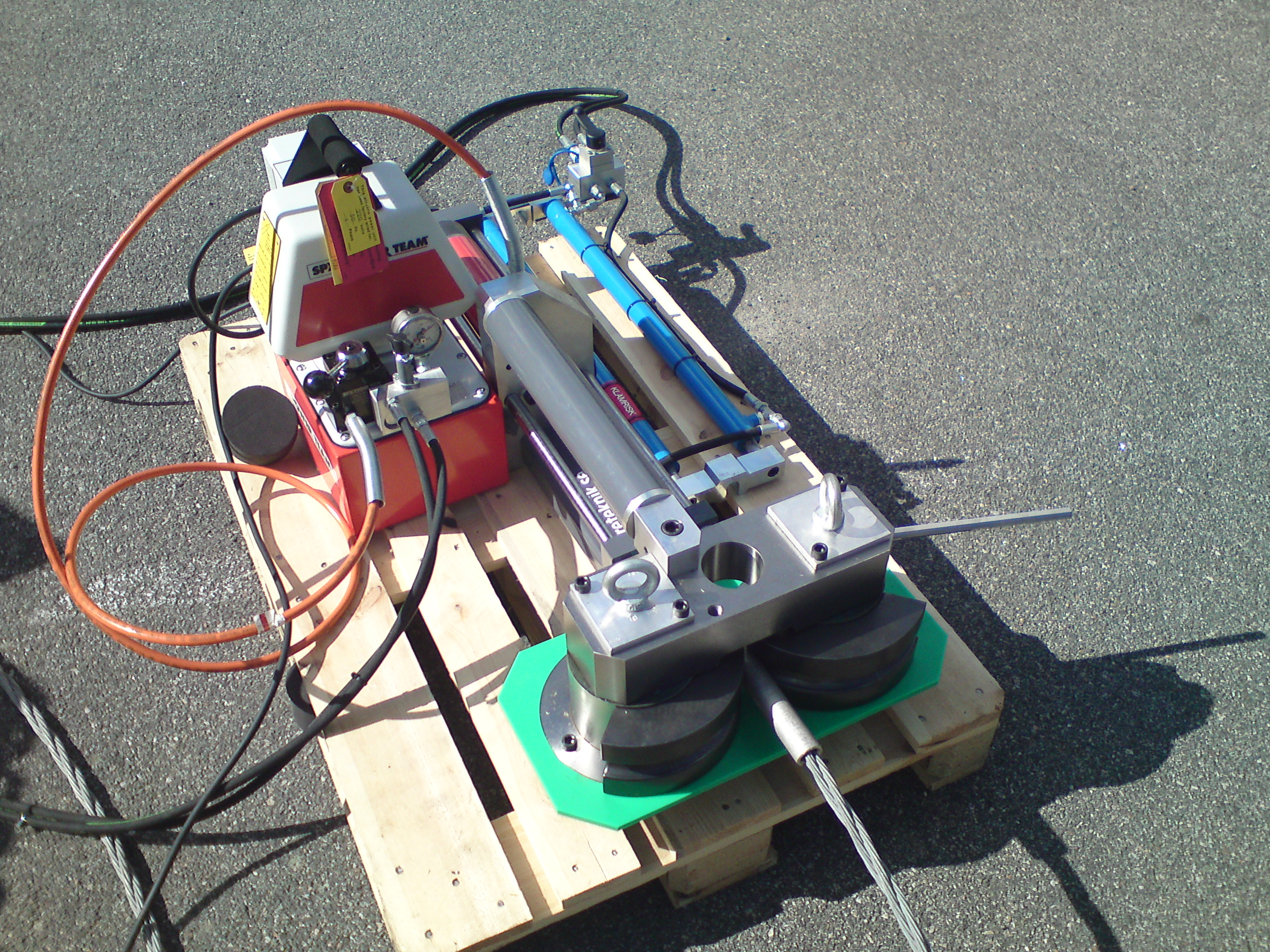 Electrical powered swaging and tensioning unit